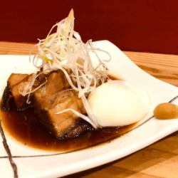 豚角煮 温玉添え