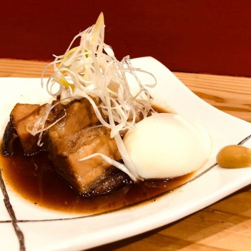 豚角煮 温玉添え