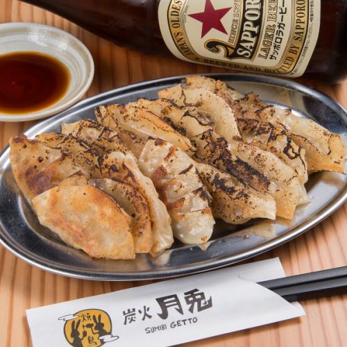 Very popular with adults and children ♪ Dumplings with crispy skin ◇ 10 pieces 495 yen (tax included) ~