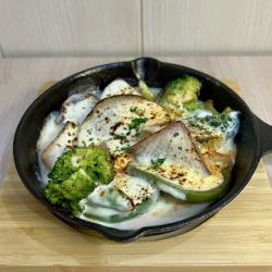 契約農家直送 採れ立て季節野菜のソテー ゴーダチーズソース