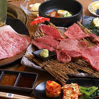 名物ほたてユッケと、焼きしゃぶor焼きすきが贅沢に味わえる【焼肉Aコース】全8品11000円(税込)