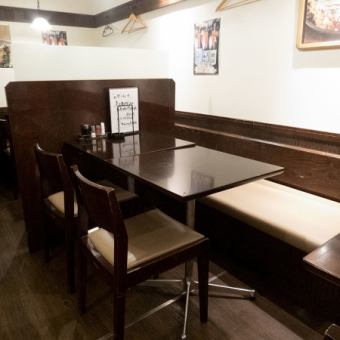 Tables can be moved depending on the number of people.It can be used for a variety of occasions, such as girls' night out, drinking with co-workers, and sightseeing.We will respond according to the number of people.