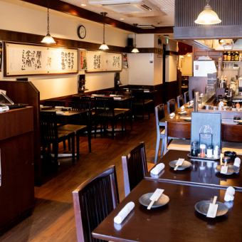 京町家の老舗感も感じることのできるお洒落な店内。京都の観光に来られた方は京都感を存分に感じることが出来ます。特に手書きのメニューは必見です。
