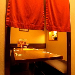 暖簾で隠れた風情ある半個室☆