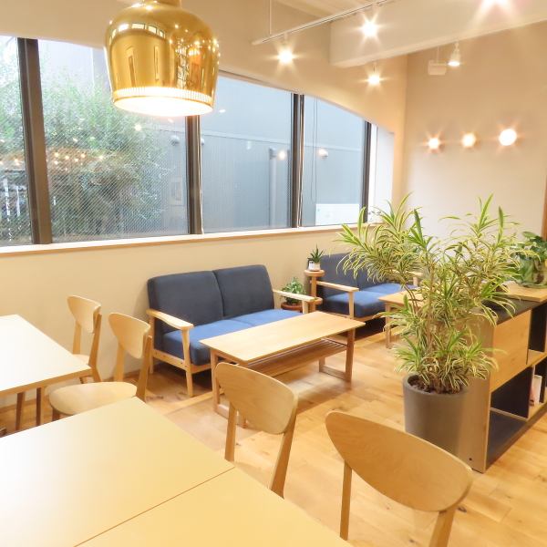 カフェタイムはスイーツだけではなく、お店の装飾にもこだわりが。店内にはたくさんの植物がたくさん配置されています♪またカフェ利用だけではなく、本格料理の数々をご準備しています。お飲み物も豊富にご用意◎幅広い利用ができる当店で、上質な時間をお過ごしくださいませ。