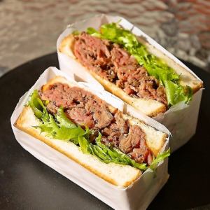 ローストビーフのベイクドサンドイッチ