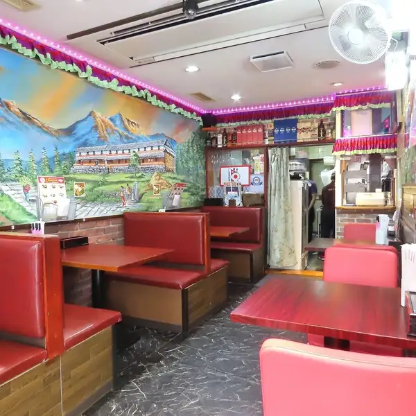 店内は広々！雰囲気も落ち着いている為ごゆっくりとして頂ける人気店です！女性お一人でも入りやすく、少人数でのご利用もお勧めです！