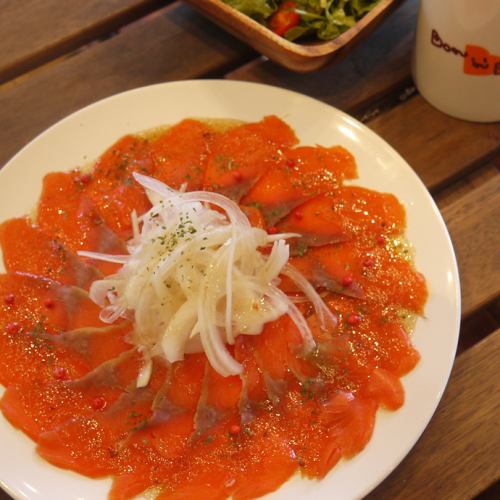 Smoked salmon carpaccio small / large (3 times the amount) (large in the photo) 680 yen / 1380 yen