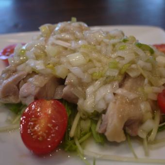 Steamed chicken onion salt sauce salad