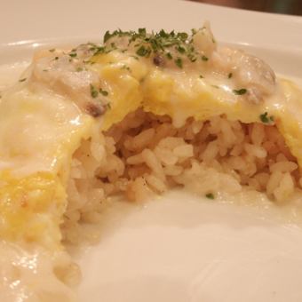 Plenty of seafood cream omelet rice