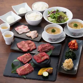 [Great Value Lunch-Only Course] Includes a three-kind assortment of Wagyu beef, tongue and skirt steak, popular cold noodles, and dessert.