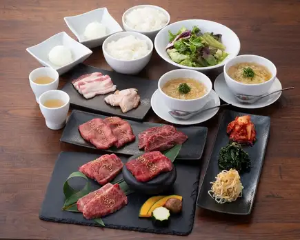 [Great Value Lunch-Only Course] Includes a three-kind assortment of Wagyu beef, tongue and skirt steak, popular cold noodles, and dessert.