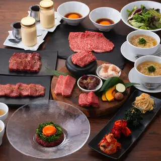 【飲み放題付き】【うしはちコース】人気メニューの和牛ユッケ、焼肉4種盛り合わせ、とろ肉3秒炙りなど9品