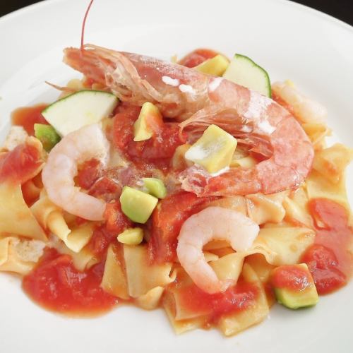 Fresh pasta with red shrimp and avocado with spicy tomato cream