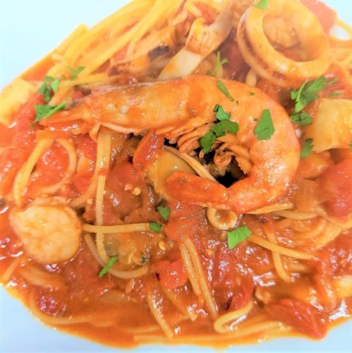 Vesuvius (seafood in spicy tomato sauce)