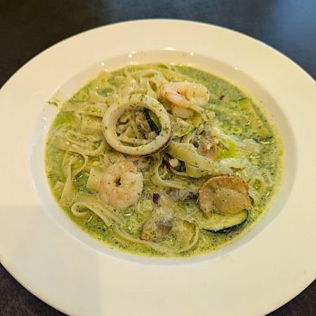 ◆魚介の辛口バジルクリーム