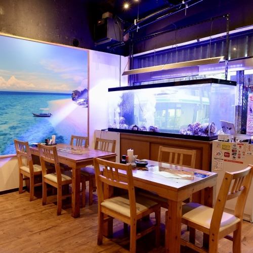 <p>大きな生け簀に注目！活魚、活貝を間近で見ることができます！獲れたての美味しさをご堪能ください！</p>