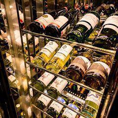 We offer a wide variety of drinks, including wines carefully selected by sommeliers.