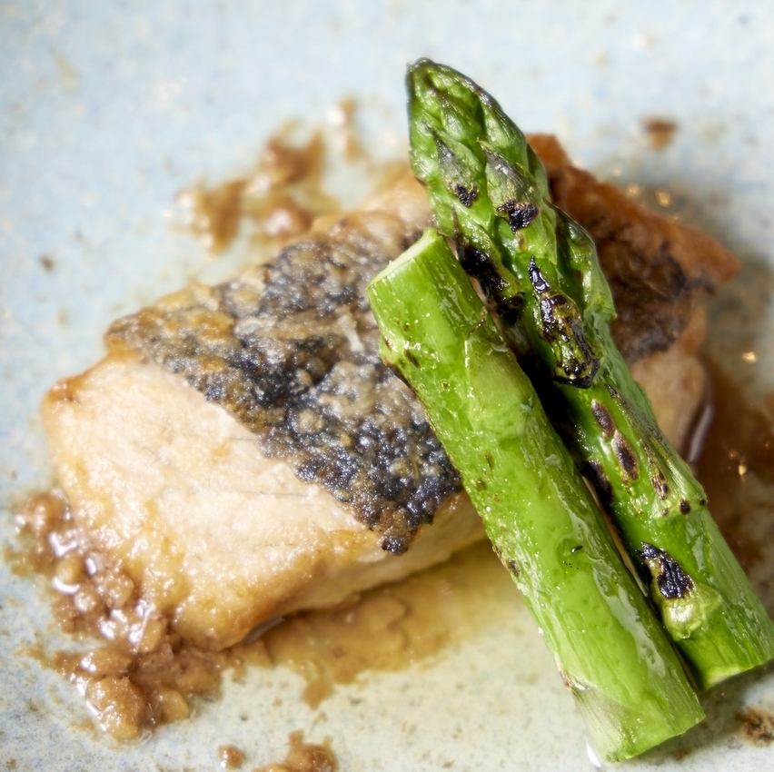 おしゃれな店内で福島の美味しい料理を思う存分お愉しみ下さい。