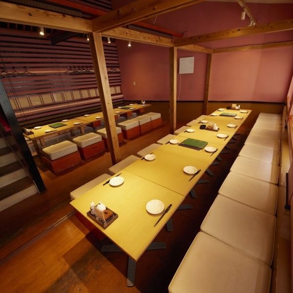 各種宴会やイベント後の会合など…大人数宴会向けの個室席をご用意しております♪2階は最大で26名様／3階は16名様まで収容可能。広々店内でゆったりと、お料理やお酒をお楽しみくださいませ。