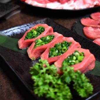 Luxurious Yakiniku [2 hours all-you-can-drink included] Specialty! Green onion wrapped premium tongue, rare cut of the day, yakisuki, and 14 other dishes for 7,000 yen