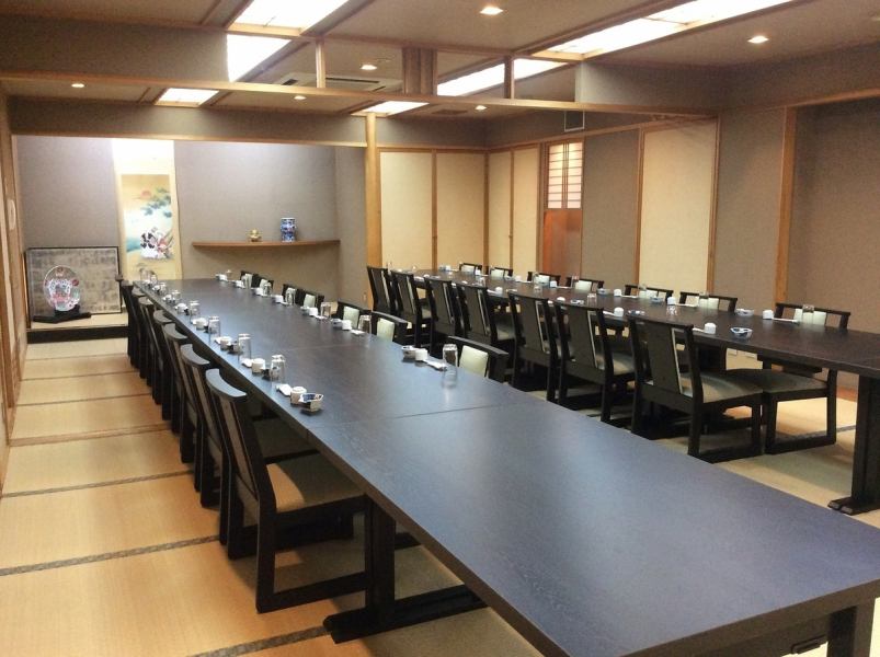 There are seven rooms on the 2nd floor.It connects to a hall of 48 tatami mats! It is perfect for a party with large numbers!
