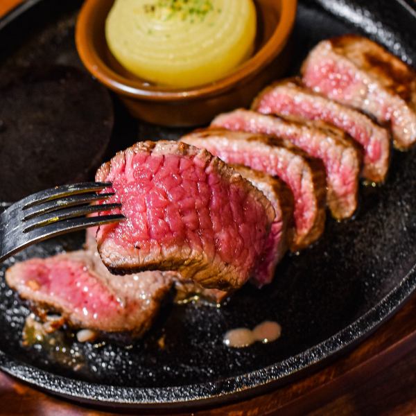 【こだわりの火入れ】で調理されたステーキ数々！デート、子供連れみんなが楽しめる肉がここに♪