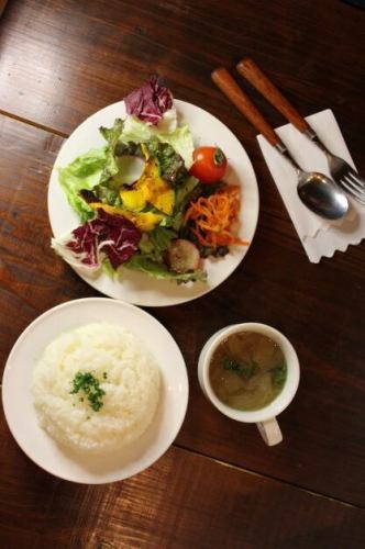 ライスセット 500円(税込)ライス+スープ+ミニミックスサラダ※ライスは2種のパンに変更可+100円(税込)