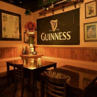 仲間と集まってワイワイ楽しむご宴会には、テーブルがオススメです。ご宴会コースは、しっかり食べられるお料理付きプランから、二次会向けのお手軽プランまで様々ご用意しております。シーンに合わせてお選びください♪