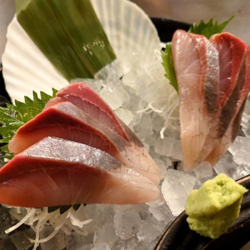Yellowtail sashimi (thinly sliced, 6 pieces)