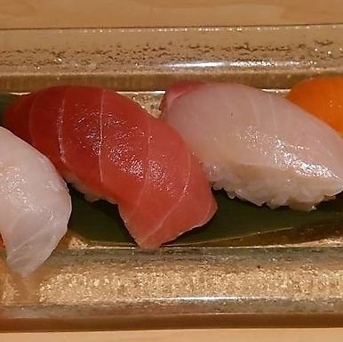 5 pieces of nigiri sushi