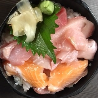 Mini seafood scraps bowl (with miso soup and pickles)