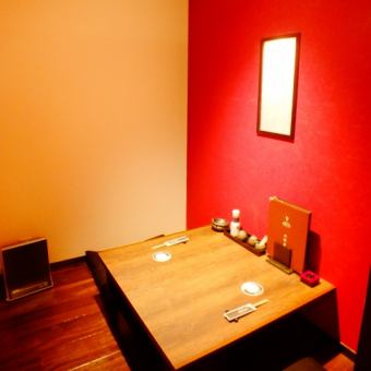 There are 4 private rooms for 2 people! The decorations are all different! The private rooms for 2 people can be used by 1 person! Early and late hours are relatively free.