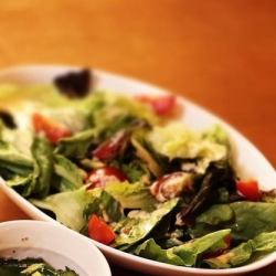 ベーコンと温玉のシーザーサラダ/オリジナルドレッシング冷しゃぶサラダ