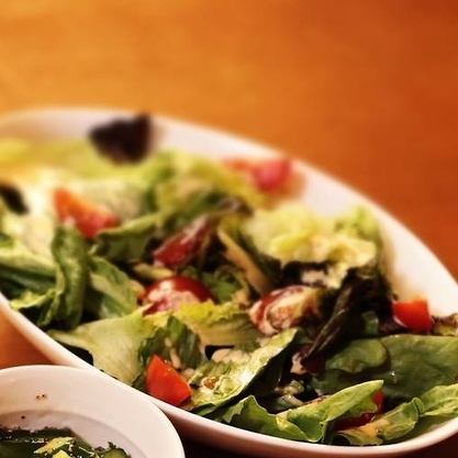 ベーコンと温玉のシーザーサラダ/オリジナルドレッシング冷しゃぶサラダ