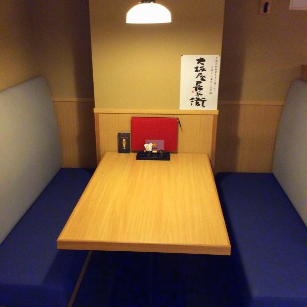 ご接待やご家族、ご友人との会食に最適な個室をご用意しております。店内は落ち着いた和の雰囲気が漂い、周囲を気にせずゆったりとお過ごしいただけるプライベート空間です。個室は最大14名様までご利用可能。落ち着いた食事会や大切な接待など、特別なひとときにぜひご利用ください。