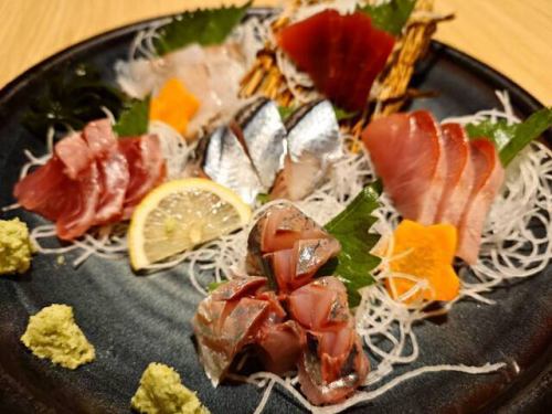 新鮮な極上ネタを堪能|豪華絢爛【特選刺身盛り合わせ】
