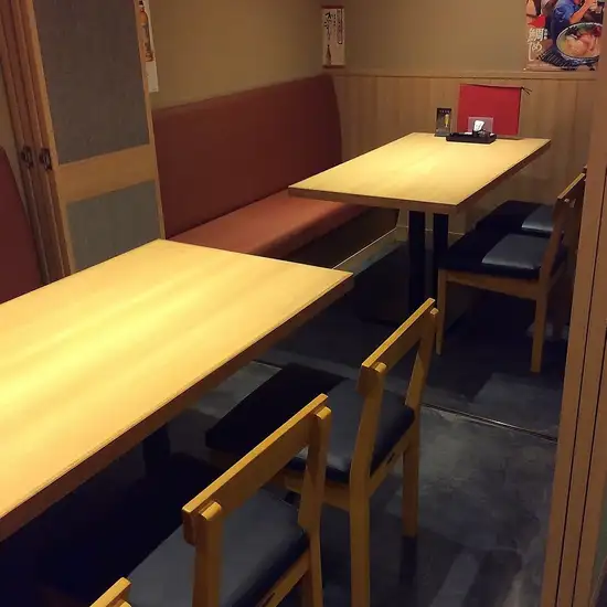 最大26名様までご利用可能な半個室をご用意しております。