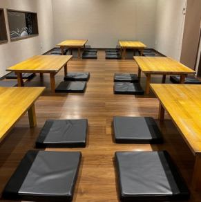 6名様向けの座敷席をご用意しております！高い天井は開放感抜群の為、リラックスしてお過ごし頂けます。また、低いテーブルは小さなお子様も安心してご利用いただけます！人気のお席になりますので、ご利用の際はお早めにご相談下さいませ☆