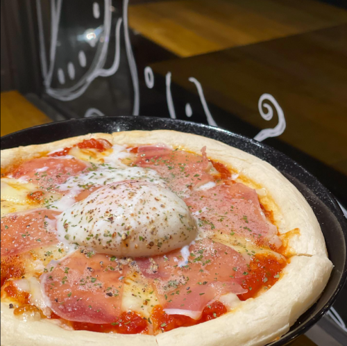 Prosciutto and soft-boiled egg pizza