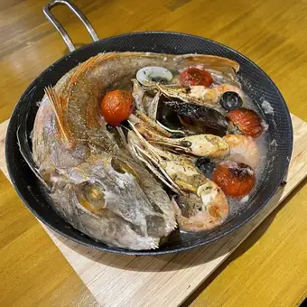 ［シェフの気まぐれコース］オススメの食材を使った全7品5200円(税込)＋2500円で飲み放題も！