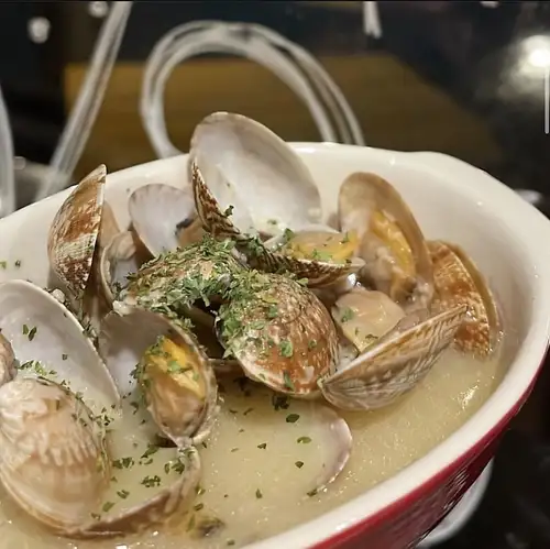 Clams steamed in white wine