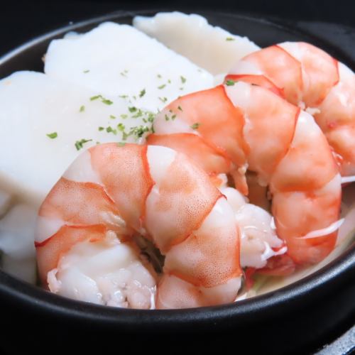 大海老と烏賊(いか)のアヒージョ