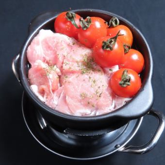 金時豚とトマトのアヒージョ
