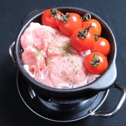 金時豚とトマトのアヒージョ