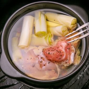 阿波尾鶏と京ねぎのアヒージョ