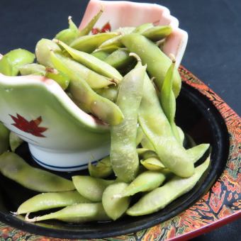 こぼれる黒枝豆