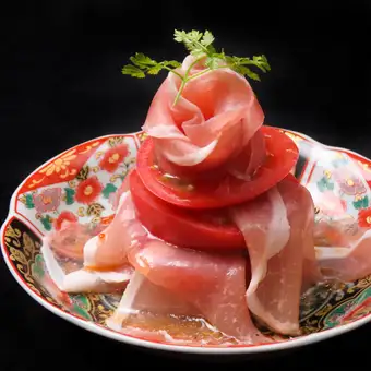 まるごとトマトと生ハムのミルフィーユ