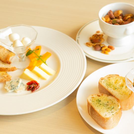 【フード3品+飲み放題】バーで楽しむ二次会プラン