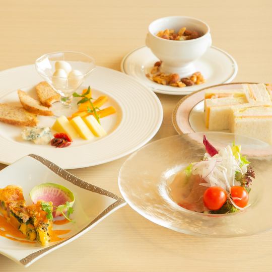 【フード5品+プレミアム飲み放題】バーで楽しむ二次会プラン